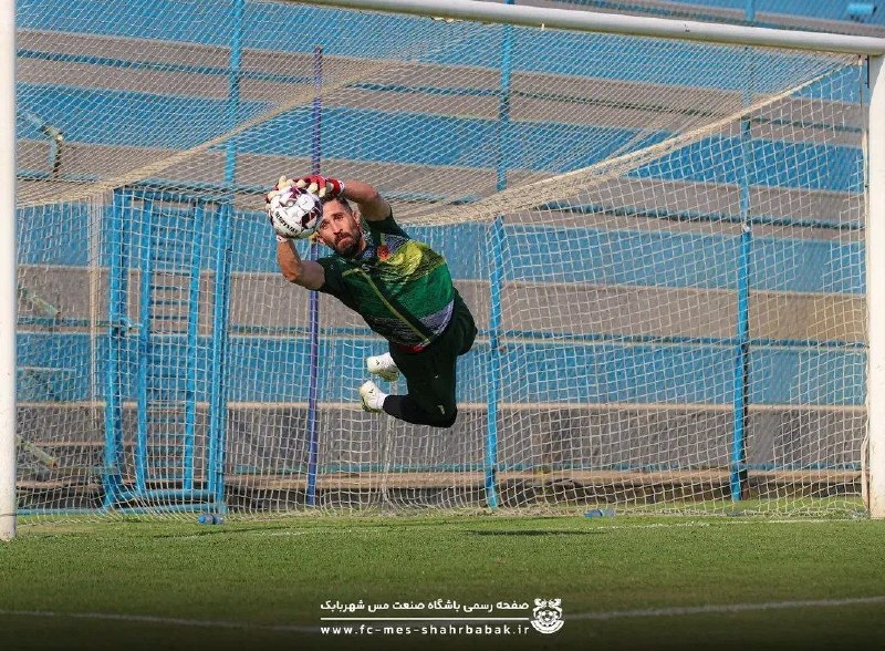 Varzesh90: ‏⚽ #ورزش90‏🔴 تازه‌وارد لیگ برتر همچنان گلر اصلی‌اش را ندارد‏🗞 دروازه‌بان مس شهربابک حداقل تا دو هفته دیگر قادر به همراهی