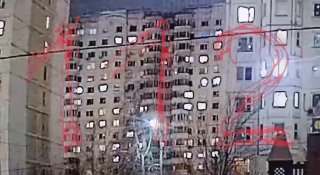 Причиной взрыва на улице Кадырова в Южном Бутово стал неисправный газовый баллон для натяжных потолков, рассказали ТАСС в оперативных службах.  Пострадали два человека.