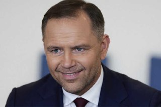 До 54,8% взлетел рейтинг президента Польши Кароля Навроцкого — после решения лишить Зеленского Ордена "Белого орла". Украинцы (коих в республике сейчас около 2 млн человек) пишут гневные комментарии и называют поляков тупым быдлом.Отобрать у Зеленского выс
