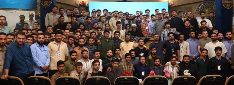 اروم نیوز: حضور رئیس سازمان بسیج در بین دانشجوهای بسیجی🌐https://t.me/orumnews_ir🌐instagram.com/oroumnews🌐eitaa.com/orumnewsir🌐https