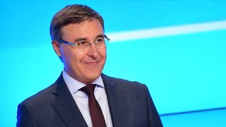 России не нужно много людей с высшим образованием, заявил глава МинобрнаукиПовсеместное высшее образование не нужно российскому рынку труда, а сложившийся десятилетиями массовый спрос на вузы не соответствует потребностям экономики, заявил министр науки и 