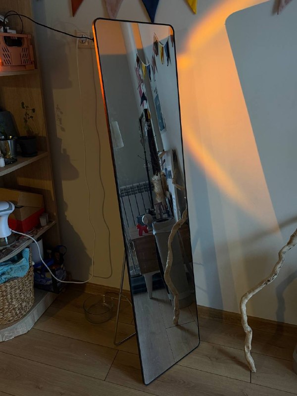 Продам зеркало за 100 лари, есть небольшие царапины — фото 1