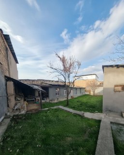 Masjid yaqinidagi hovli sotiladi. Uy. Hovli ,участка,земля