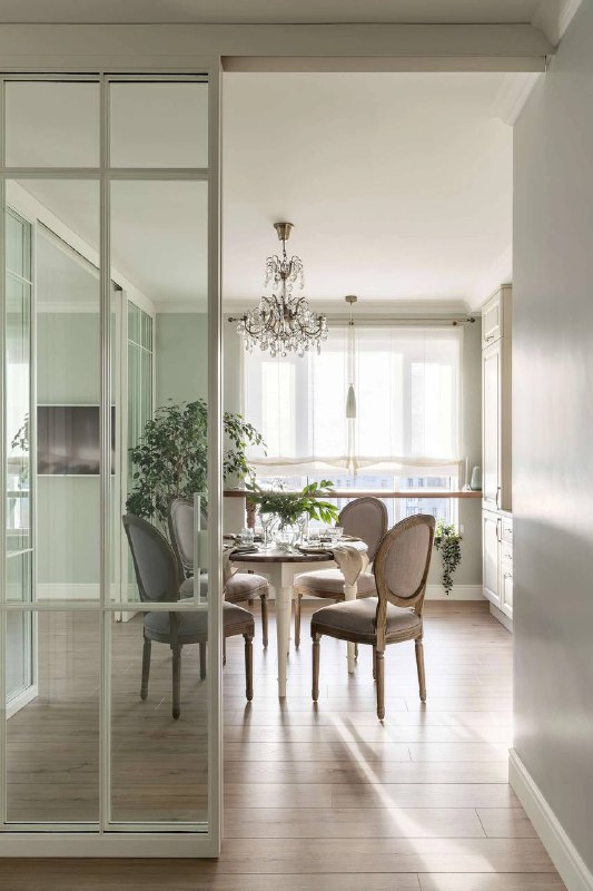 Светлый интерьер с атмосферой стиля прованс. Дизайнер сделала в квартире довольно кардинальную перепланировку и заменила сплошные перегородки на ст... - изображение 6 - светлый, интерьер, атмосферой