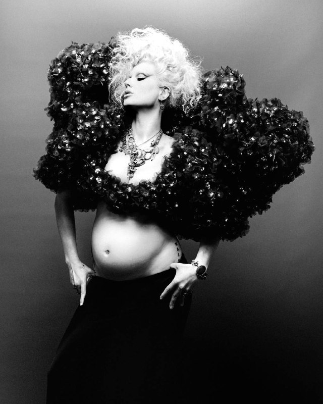 Сюрприз ✌🏻❤️‍🔥Даже не знаю что шокирует больше: то что Вика беременна, то ли беременная фотосессия в моем профиле Снимала любимая сердцу и моя первая команда: Камилла Ханапова, Глаша Шурьянова, Вика СалаватСюрприз ✌🏻❤️‍🔥Даже не знаю что шокирует больше: то что Вика беременна, то ли беременная фотосессия в моем профиле Снимала любимая сердцу и моя первая команда: Камилла Ханапова, Глаша Шурьянова, Вика Салават