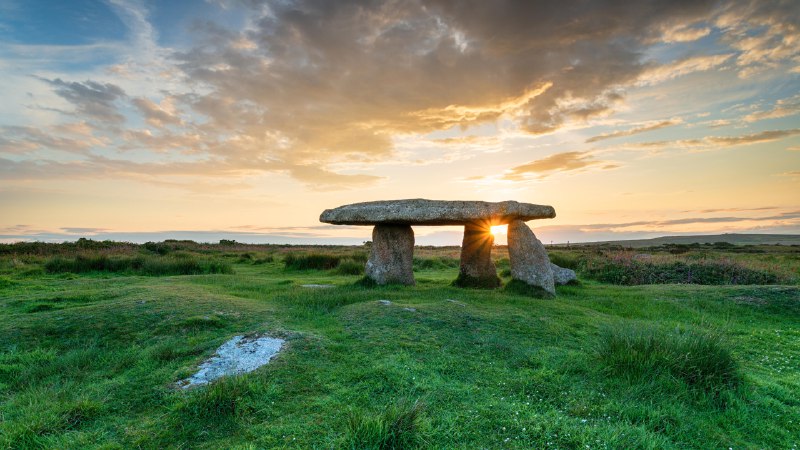 An ancient angle on PiLanyon Quoit, a Neolithic dolmen in Cornwall, England (© Helen Hotson/Alamy)