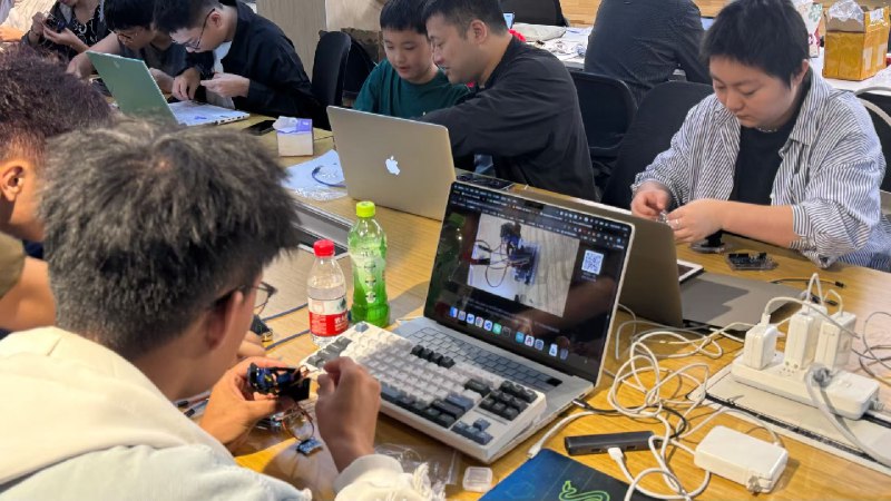 10.7日活动——手搓机器人第二期“一个充满工业风的桌面机器人，从零散的零配件开始一步一步搭建，接着跑代码，最后实现语音交互，仿佛创造了一个全新的生命，成就感满满💪✨”10.7日活动——手搓机器人第二期“一个充满工业风的桌面机器人，从零散的零配件开始一步一步搭建，接着跑代码，最后实现语音交互，仿佛创造了一个全新的生命，成就感满满💪✨”