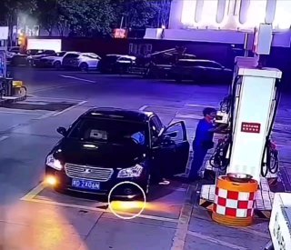 Это был всего лишь свет от фонаря 🤷‍♂️
