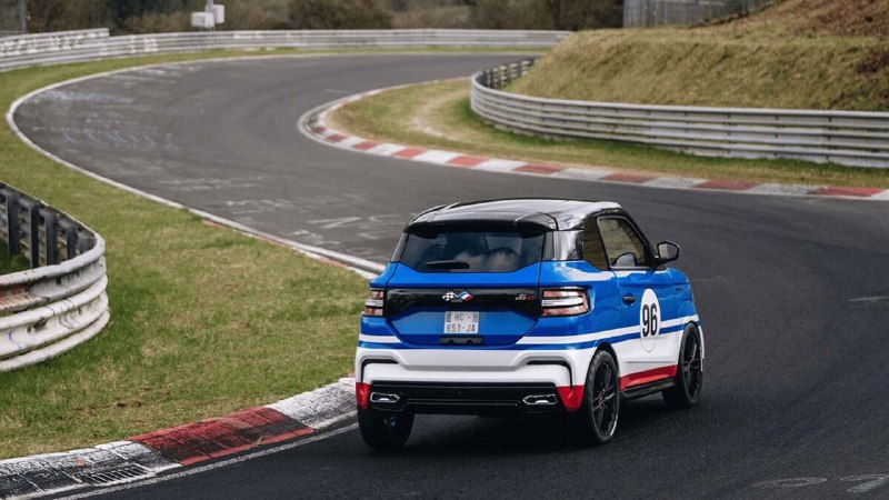На Нюрбургринге обновили рекорд самого медленного круга — Ligier JS50 с 8-сильным дизелем проехал тр 4
