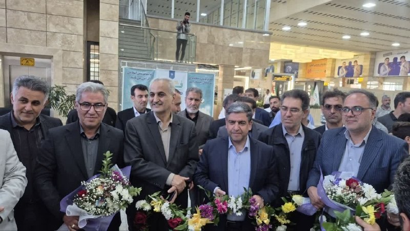 پایگاه خبری روایت خبر: 📸 استقبال استاندار اردبیل از قهرمانان وزنهبرداری در فرودگاه اردبیل🔘 مسعود امامی یگانه، استاندار اردبیل با همراهی جمعی ا