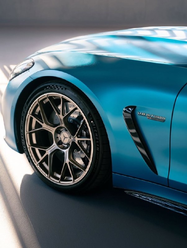 Mercedes-AMG GT 63 SE PERFORMANCE 3