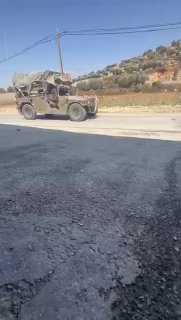 מראות של כוחות הכיבוש מסתערים על העיירה קסרה, דרומית מזרחית לשכם.