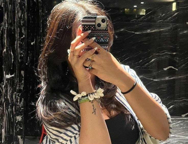 بکگراند کیوت🍓 ִֶָ ִֶָ: از این پرامپت ها که همه فک میکنن خودتی🤩 : مشاهده