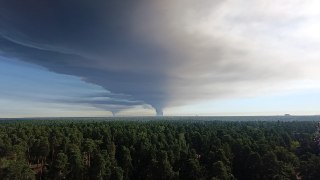 Вид на подмосковные Ногинск (слева) и Электросталь (справа) после атак беспилотников.