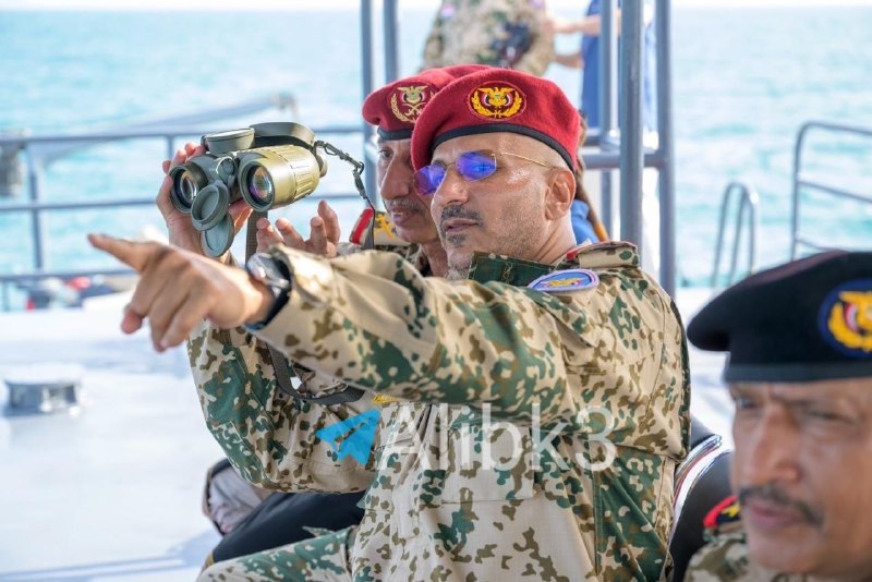 ידיעה ראשונית על בריחת טארק מוחמד עבדאללה סאלח מאל-מוחה לאמירויות דרך הים, לאחר שסורב לקבלה בעדן.