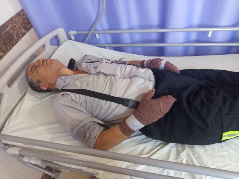 اروم نیوز: 🔴 تصاویری از زخمی شدن آتش‌نشانان مهابادی در جریان اطفای حریق یک منزل مسکونی واقع در باغ سیسه🌐https://t.me/orumnews_ir🌐in