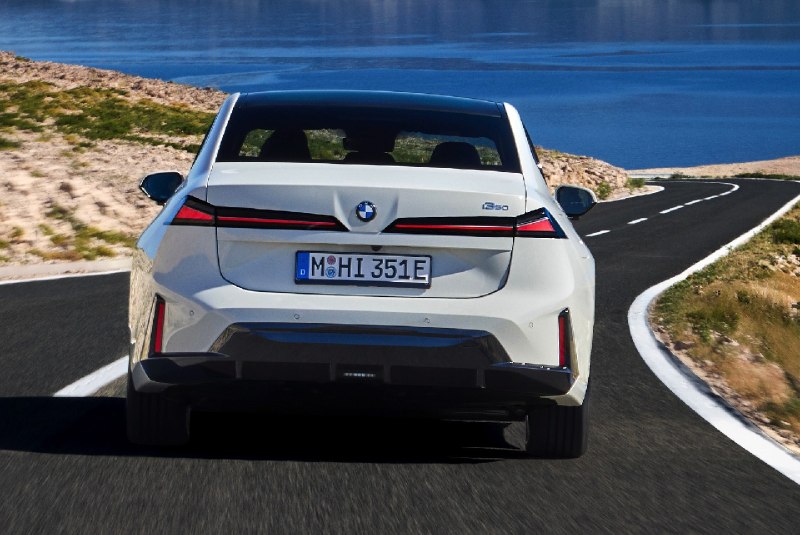 BMW i3 First Edition теперь можно заказывать — и это уже не “просто электрокомпа
