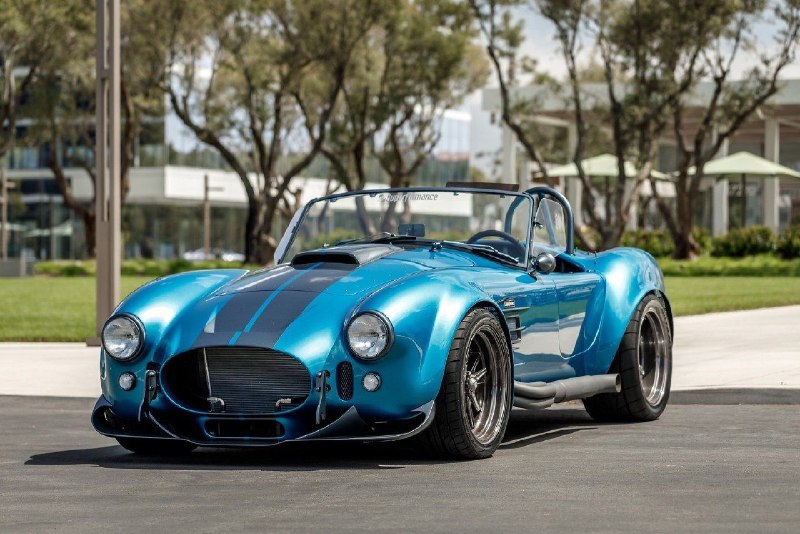 Superformance MKIII-RДвигатель: 7.0 V8 427 SR от знаменитого тюнинг-ателье Roush
