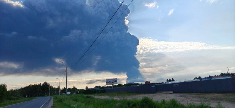 Drones struck the FGKU “Temp” oil storage depot in Rybinsk, Yaroslavl region, early this morning.