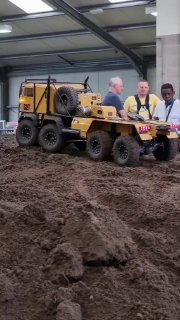 Модель грузовика Caterpillar 8x8