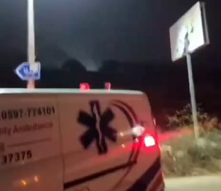 ילד פלסטיני נפצע לאחר שמתנחלים קיצוניים בישראל ניסו לדרוס אותו במהלך תקיפה של בתים פלסטינים בעיירה ביתא, דר…