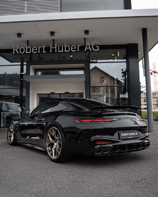 New Mercedes-AMG GT63 Coupe 4.0-L V8 BITURBO 585 HP 0-100 km/h 3.2 sec 3