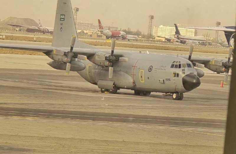 מטוס התובלה הרקולס c_130 של ערב הסעודית נחת בנמל התעופה מהרבאד