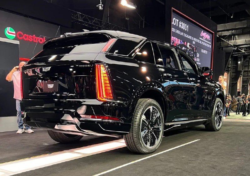 Первый серийный Cadillac Escalade IQ продали за 550 000 долларов 3