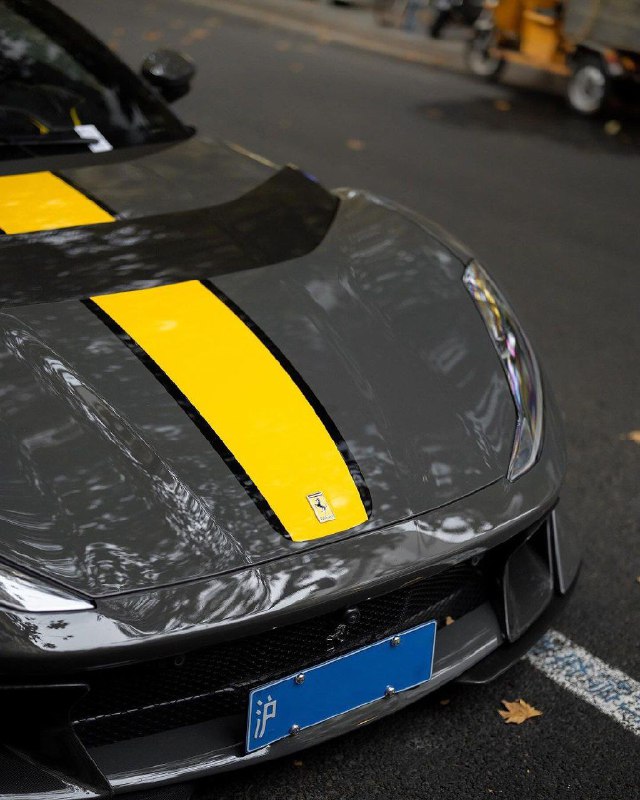 ferrari 812 competizione 4