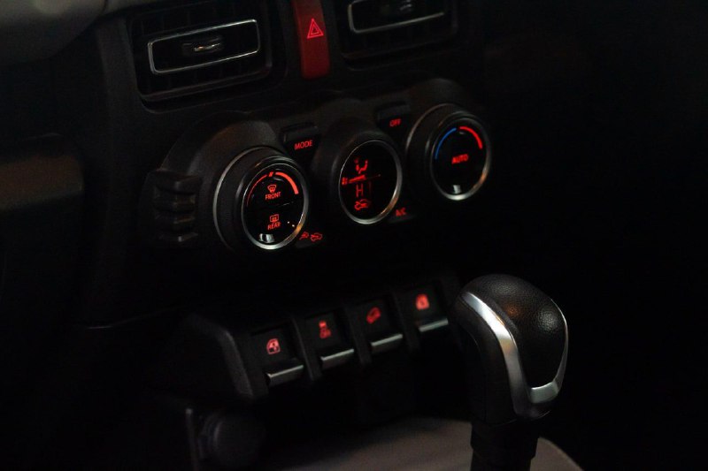В Великобритании продают шестиколесный пикап Suzuki Jimny 4