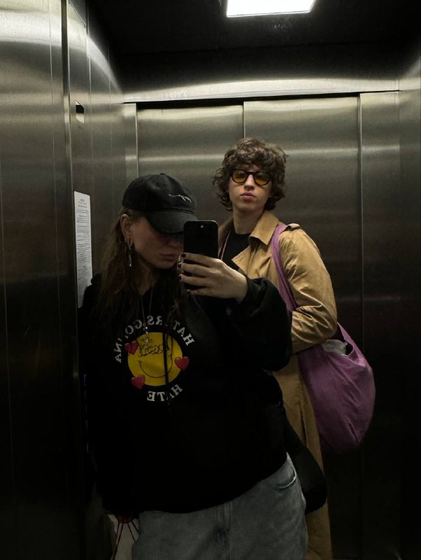 А сегодня мы в Архангельске ✌🏻❤️‍🔥Прилетели к родителям Лизы: хорошо проводить время и провожать последние дни лета. Здесь потрясающая природа и культурное наследие — церкви, храмы и другие исторические постройки.Собираюсь активно знакомиться с этими местами, почерпнуть для себя вдохновения, силы, смыслов, идей.По планам:- общаться с семьей и друг с другом;- съездить в Пинегу, где выросла мама Лизы;- наслаждаться культурой и природой;- пожить в доме на острове, играть в шахматы и париться в бане.Нацеливаемся на максимально кайфануть и выдохнуть перед рабочим сезоном... Постараюсь показать вам все это 🌹А сегодня мы в Архангельске ✌🏻❤️‍🔥Прилетели к родителям Лизы: хорошо проводить время и провожать последние дни лета. Здесь потрясающая природа и культурное наследие — церкви, храмы и другие исторические постройки.Собираюсь активно знакомиться с этими местами, почерпнуть для себя вдохновения, силы, смыслов, идей.По планам:- общаться с семьей и друг с другом;- съездить в Пинегу, где выросла мама Лизы;- наслаждаться культурой и природой;- пожить в доме на острове, играть в шахматы и париться в бане.Нацеливаемся на максимально кайфануть и выдохнуть перед рабочим сезоном... Постараюсь показать вам все это 🌹