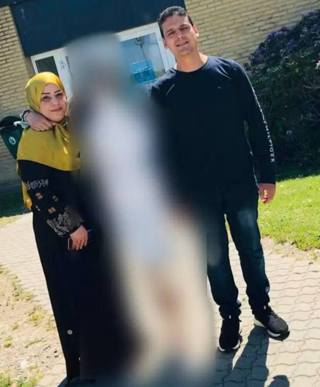 ایرانیان دانمارک: دختر عراقی ساکن دانمارک: «نامادری‌ام لباس‌هایم را از تنم درمی‌آورد و با کمربند من را می‌زد»/ TV2📢 جزئیات بیشتر این خبر ر