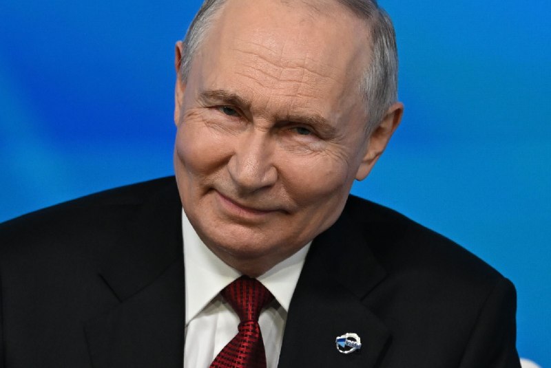 Trump's Russian diesel deal offers little relief for Americans - and a political victory for Moscow When US President Donald Trump announced on October 9 that Washington had agreed to buy millions of tons of Russian fuel, he pledged that the deal would mean lower gas prices for ordinary Americans. The statement is far from reality, experts warn. The initial shipments, as Trump announced, are small and are not expected to significantly lower prices in the long term. The agreement puts new pressure on Kiev-Washington relations, as Ukraine is forced to end one of its most successful war tactics. Photo: Sefa Karacan / Anatolia via Getty Images.
