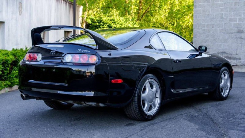 За 29-летнюю Toyota Supra с пробегом 16 000 километров на аукционе дают 150 тысяч долларов 2