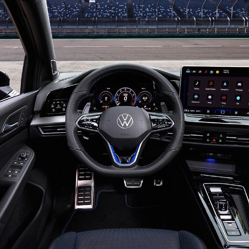 Новый Volkswagen Golf R 8