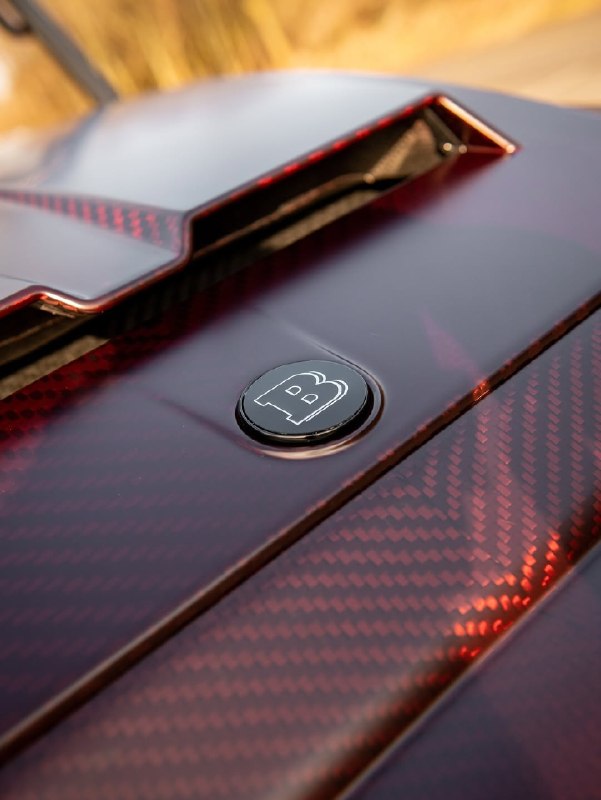 BRABUS CRAWLER. 900 HP. Exposed carbon fiber. Deep Red. 4
