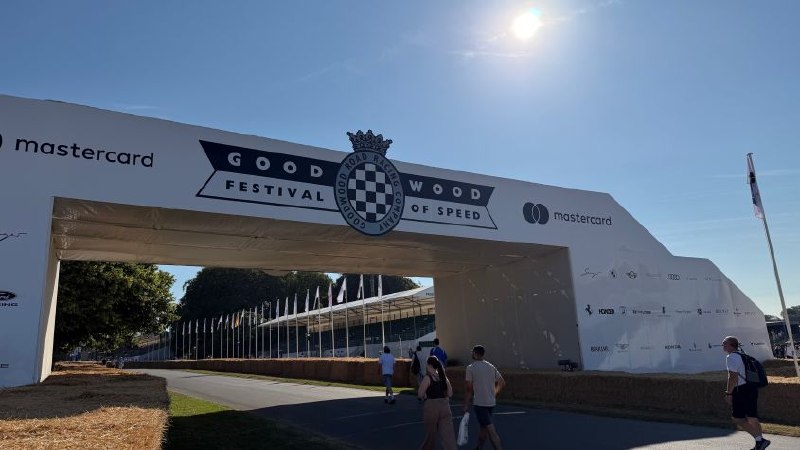 🚗⚡ Удвойте свою дозу адреналина: в Goodwood 2026 года выставлены шесть машин, к