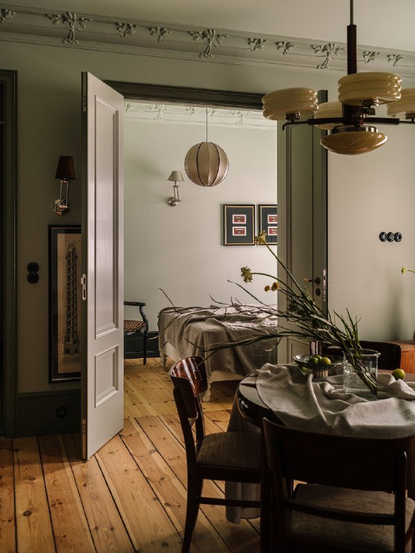 В этом интерьере всё подбрано со смыслом. Красивая зелёная палитра создает спокойное настроение, а деревянные детали добавляют теплоты. Множество к... - изображение 9 - этом, интерьере, всё