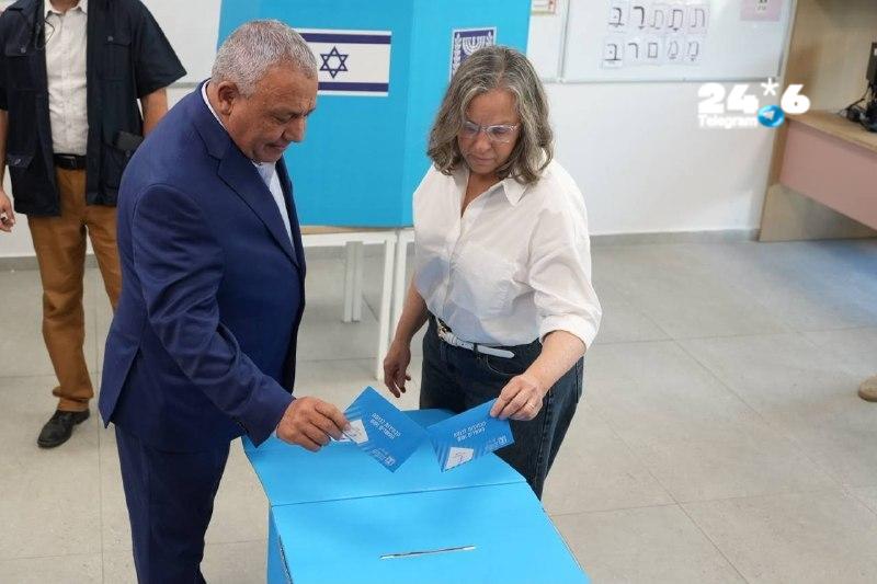 🇮🇱 גדי איזנקוט, יו"ר ישר! הצביע בהרצליה, יחד עם חנה רעייתו.