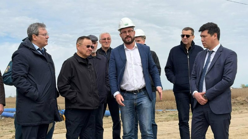 Министр строительства и ЖКХ России Ирек Файзуллин прибыл в Махачкалу в составе правительственной комиссии по ликвидации последствий паводков в Дагестан фото