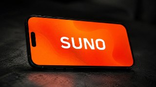 Взлом внутренних систем Suno позволил заглянуть внутрь одной из самых обсуждаемых музыкальных ИИ-платформ — и новые детали вряд ли успокоят артистов и правообладателей.Полученный хакером программный код, как утверждается, показывает, что Suno собирала огро