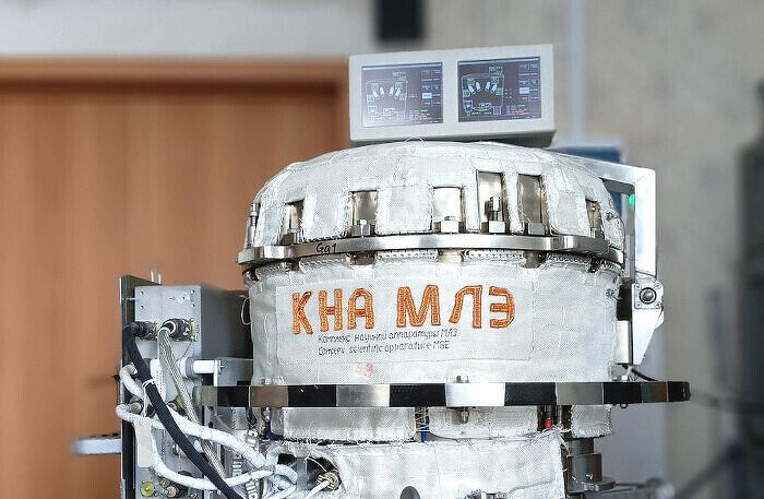 Россияне первыми в мире вырастили в открытом космосе полупроводниковые кристалл...