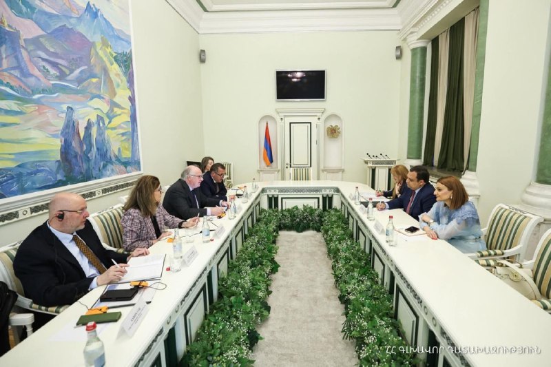 Заместитель генпрокурора Армении Эдгар Арсенян принял делегацию Верховного суда Канады
