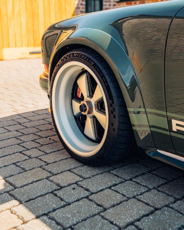 Porsche 911 Reimagined by Singer 7