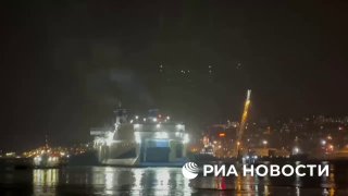Первый за 14 лет паром из турецкого Трабзона в Сочи уже более 12 часов ожидает разрешения зайти в российский порт — «РИА Новости» со ссылкой на пассажировПаром Seabridge с 20 пассажирами на борту вышел из Трабзона 5 ноября, прибыл в Сочи на следующий день 