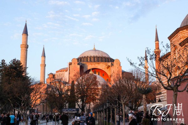 猜猜看：「聖索菲亞大教堂」OR「聖索菲亞清真寺」？