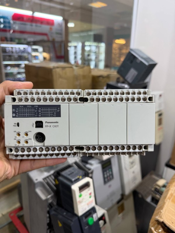 تجهیز اتوماسیون: فروش PLC پاناسونیکPanasonicمدل FP-X C60Tدارای 32 ورودی دیجیتال و 28 خروجیقیمت : 20م تومان☎️ 021-33911854☎️ 021-3391158