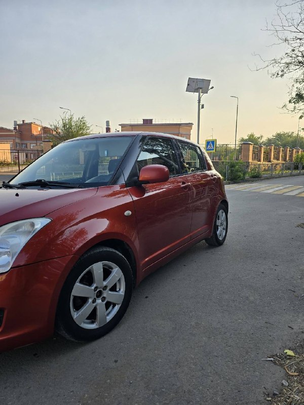 🚗 Suzuki swift 1.5 at • 2008 год

🔥 Яркий, компактный снаружи и удивительно просторный внутри!

Продаю suzuki swift с отличным сочетанием практичности, динамики и простоты эксплуатации. Чистый и ухоженный салон
В последних руках 8 с половиной лет

📋По комплектации :кожаный мультируль, электроусилитель руля, кондиционер заправлен и отлично работает, 4 электростеклоподъемника, обогрев передних сидений, электрорегулировка зеркал, обогрев зеркал и заднего стекла, светодиодные противотуманные фары, парктроники, сидение регулируется по высоте, штатная музыка с пищалками, докатка/балонник/домкрат/буксировочная петля.
✨ Главные плюсы данного swift:
✅ Надёжный атмосферный 1.5 двс с цепным грм
✅ Простой классический автомат
✅ Компактный кузов
✅ Просторный салон
✅ Отличный городской автомобиль
✅ Недорогая эксплуатация
✅ Предыдущие собственники женщины
✅ Родной пробег 209500

💰 Цена: 589 000 ₽

📞 Звоните/пишите 89081878000 — отвечу на вопросы и договоримся о просмотре. - фотография - 2