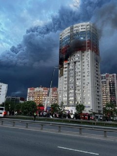 Три человека погибли и еще 12 пострадали в результате атаки беспилотников в Рязани, повреждены два жилых дома, сообщил губернатор:«Ведется разбор поврежденных конструкций. Организована эвакуация жителей. Для тех, кому это необходимо, развёрнуты пункты врем