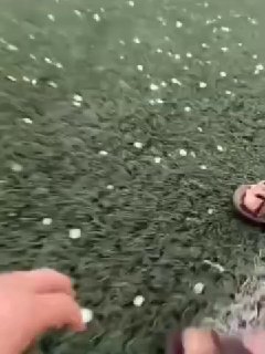 ברד הפתיע את מגרש המשחקים לילדים בבנדרלנג', הורמוזגן - קישור